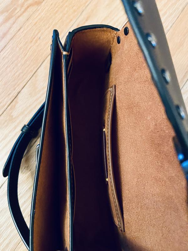 Main compartment, 2 inner pockets shown