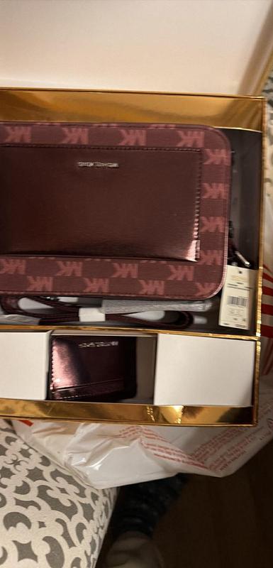 Customer carousel item 3.