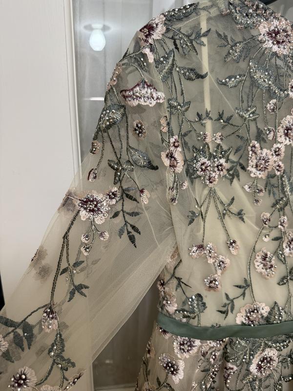 Close up of correct sleeve.