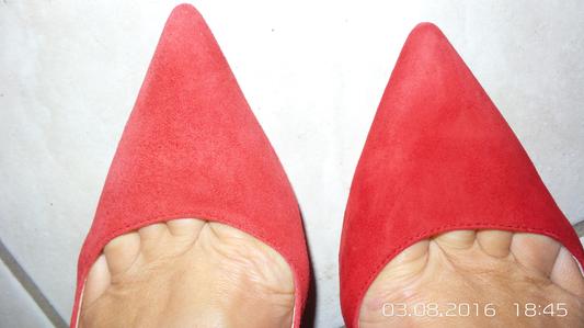 left-Ivanka Trump, right - BCBG