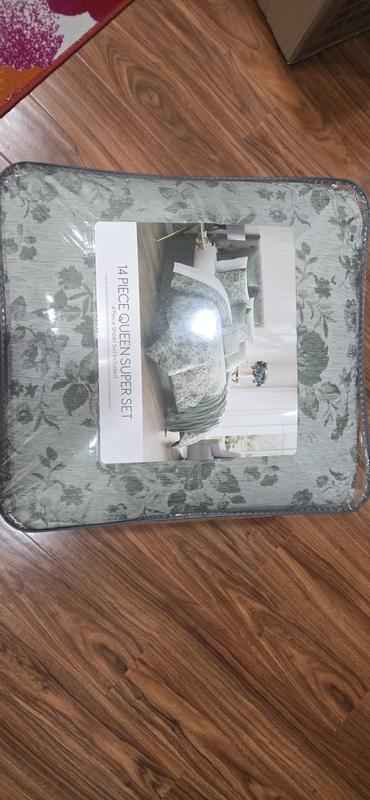 Customer carousel item 16.