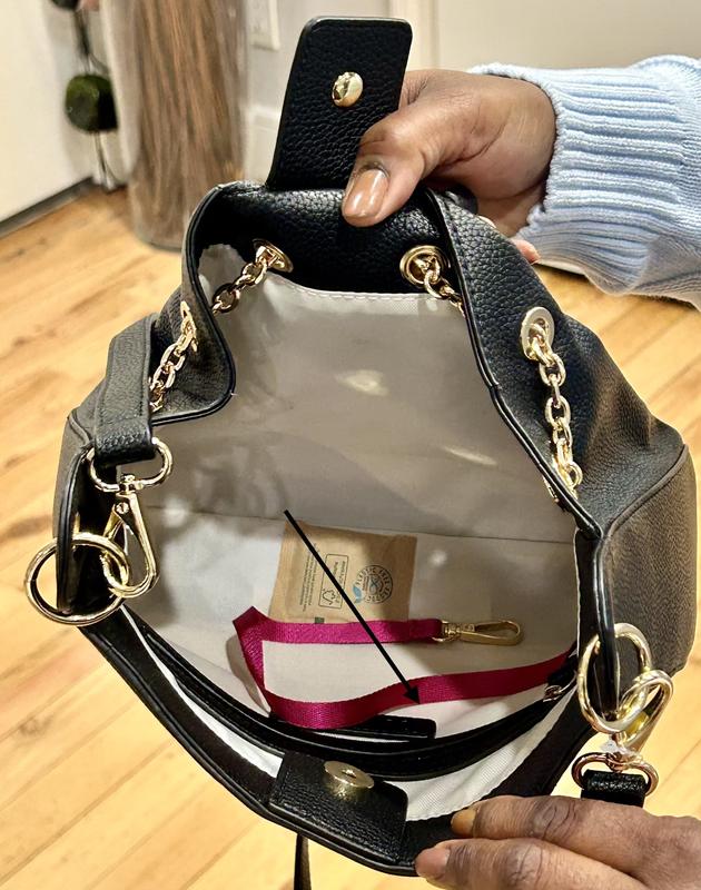 The bag has a discreet label “ On 34”