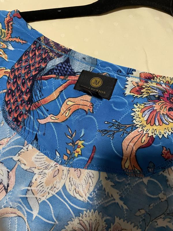 Inside neckline detail