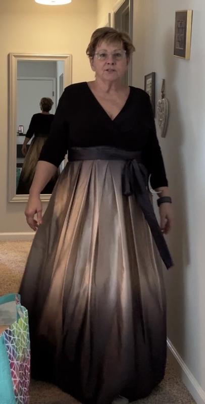 5’1 180# 16 Petite it looks poofy because it’s still about 2” too long in my bare feet.