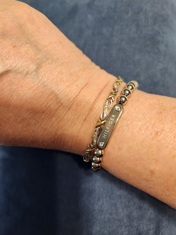Bracelet worn with another bracelet. Paired nicely.