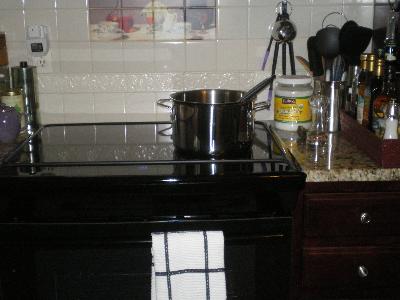 6Qt on top of my new Electrolux range (see towel below:).