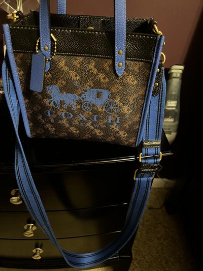 Fits all the essentials with room to spare, even my oversized sunnies