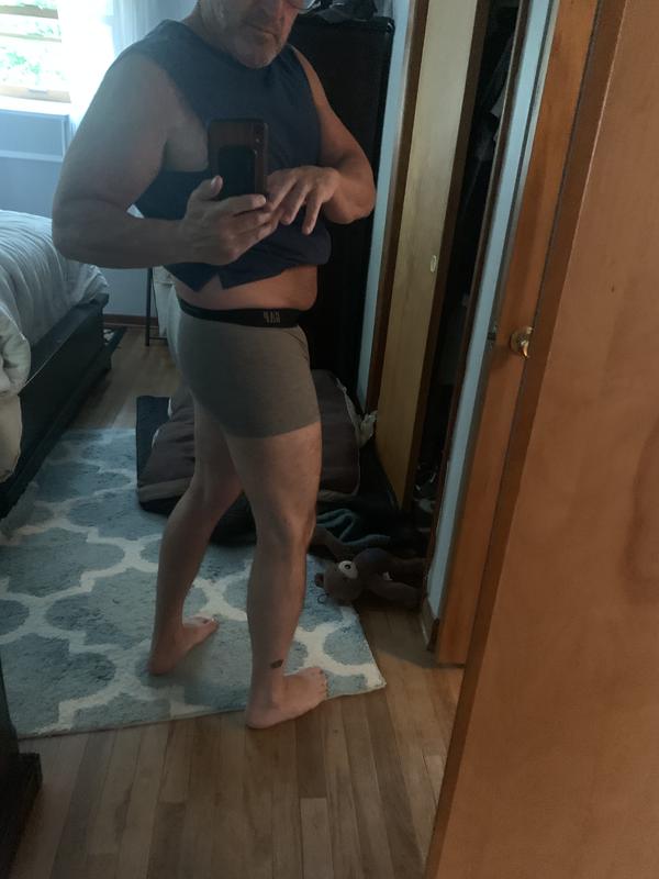 Material hugs my
Legs and does not dig in