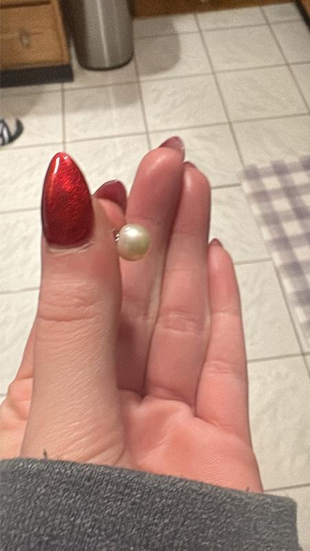 Photo of earring to send to work that the other was missing. Could go to tj maxx next time for their pearl jewelry in the cases probably will stay better.