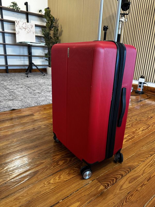 Great color. Stands out in baggage claim!