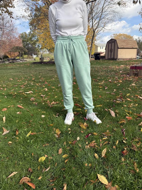 Drawstring is noticeable.