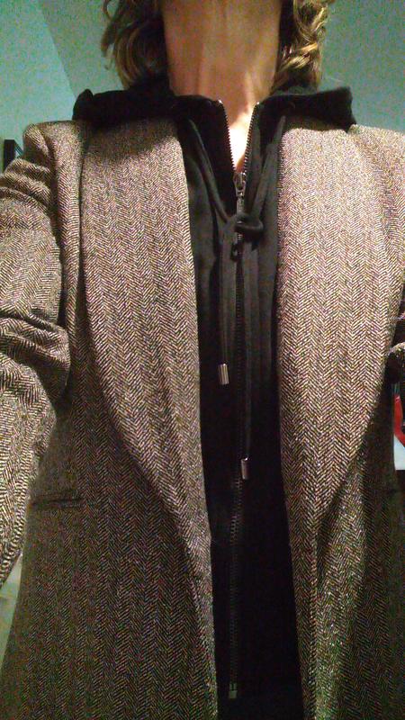 How lapel should look when broken lapel stitch fixed.