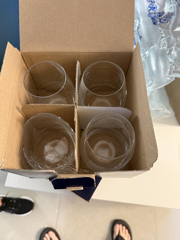 one glass in this box came broken