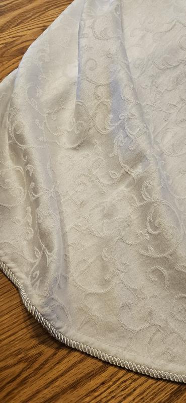 Trying to show the slight sheen of the fabric