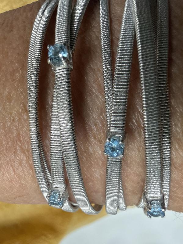 Fits my wrist perfectly, love the adjustability.