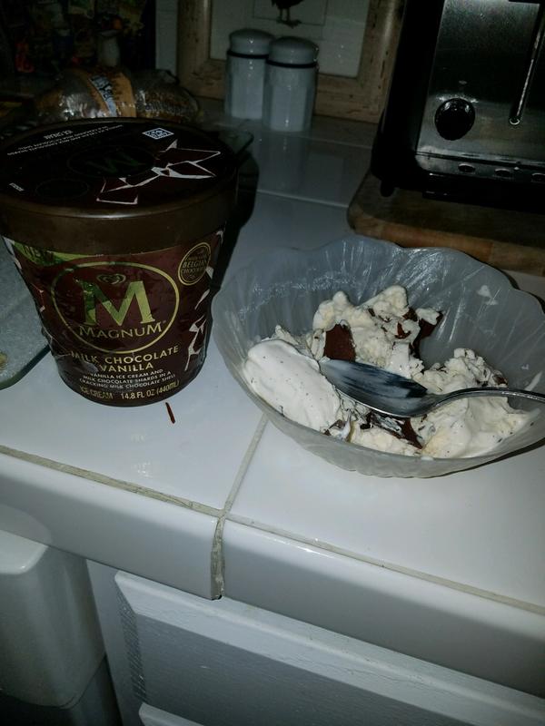 Magnum® Tub Vanilla Chocolate Ice Cream