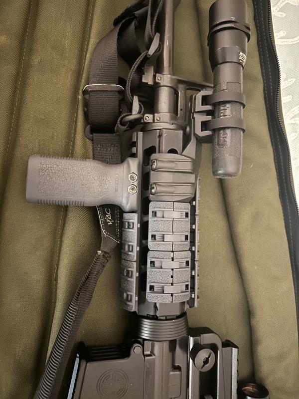 Magpul Rail Light Mount - Right Hand | Bass Pro Shops