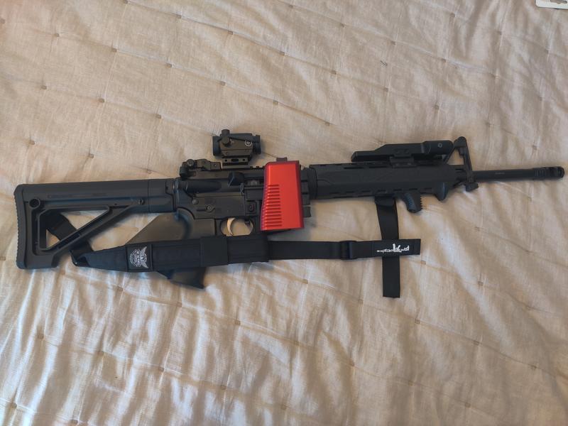 M-lok has no picatinny rail on top. Needed offset to mount my Stingray