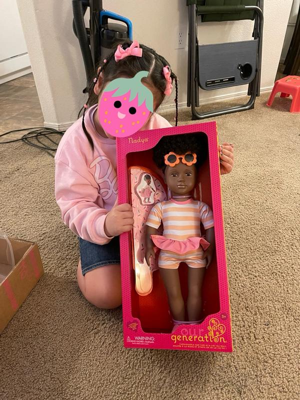 Our Generation – Vêtements pour poupée de 45,7 cm – Ensemble de maillot de bain – Flotteur tubulaire et lunettes de soleil – Jeu de rôle – Jouets pour enfants de 3