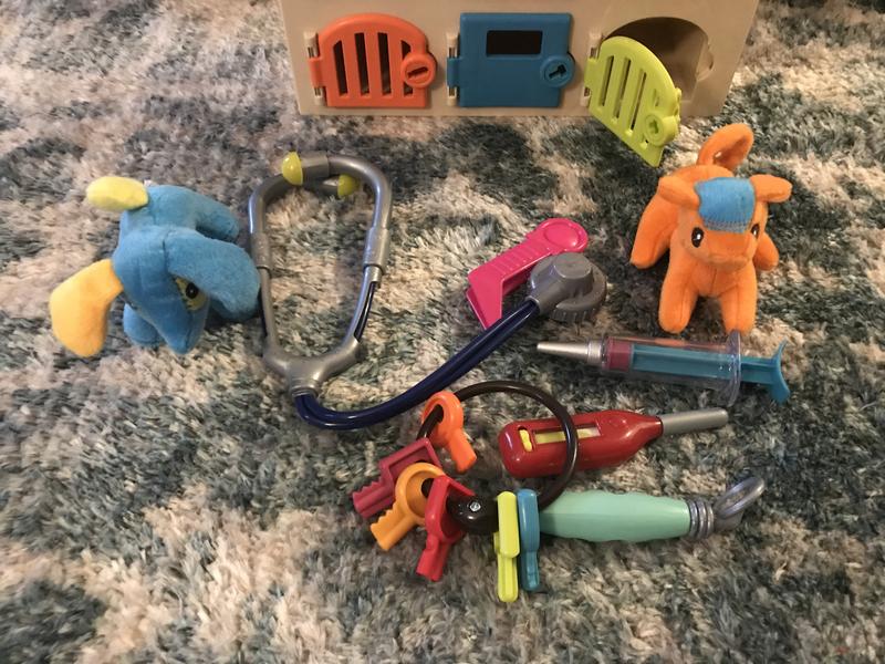 Details about   B Critter Clinic Toy Vet Play Set 