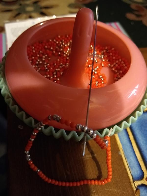 Cupcake bead spinner - spinsational bracelet maker