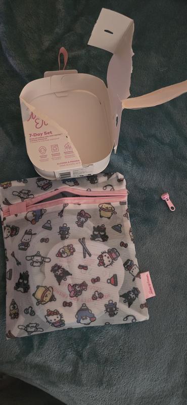 Broken zipper and seems not sewed
