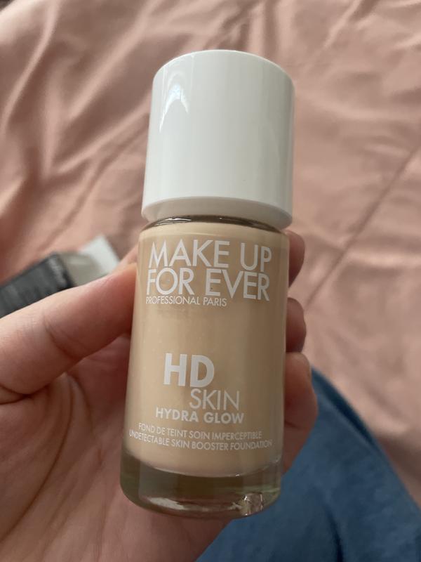 HD Skin Hydra Glow: Foundation with Hyaluronic Acid MAKE UP