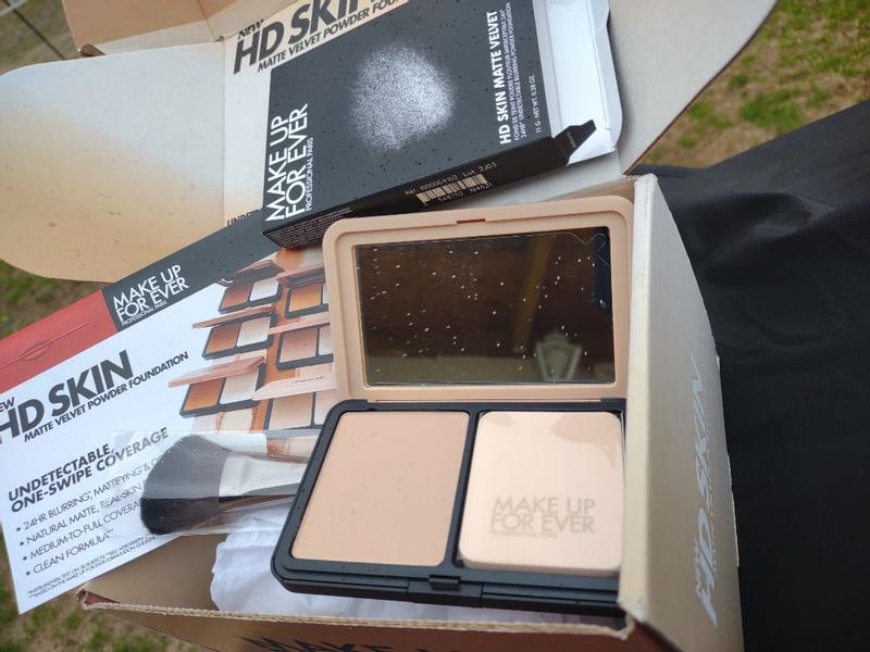 Make Up For Ever, Matte Velvet Skin Blurring Powder Foundation: Review and  Swatches