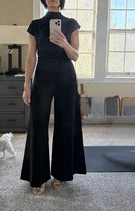 Customer photo for "Absolutely love these pants!"