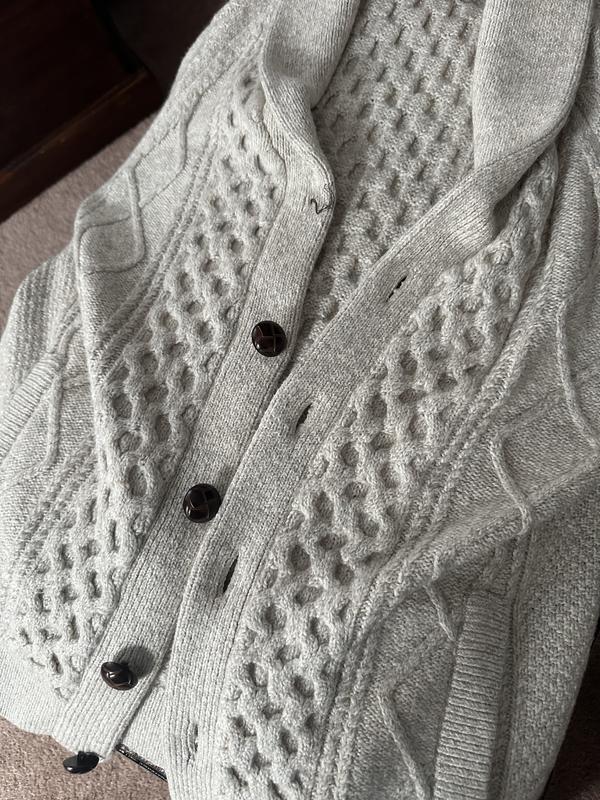 Deemed in good condition to ship by Marks. Tags were cut off and in pocket, spare button missing.