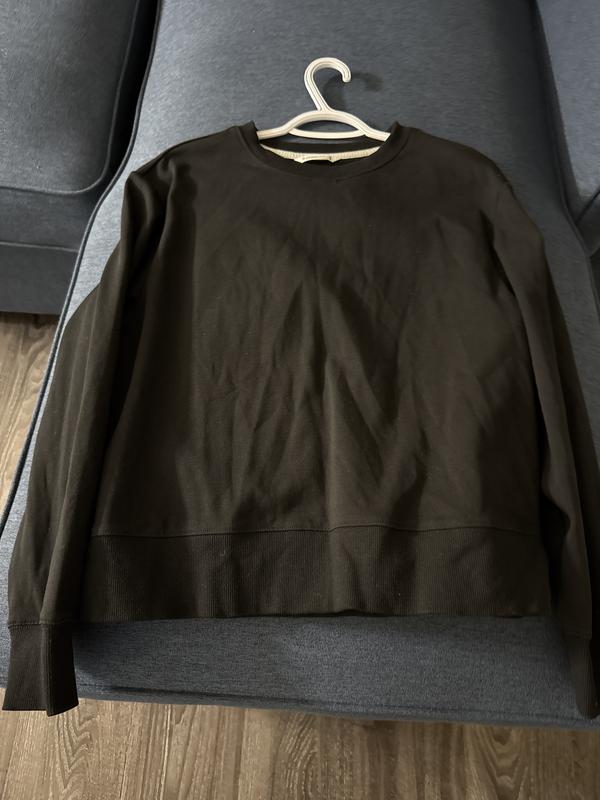 Got all the colours, I’m just waiting for the green sweatshirt and sweatpants to pick up from the store.
Comfortable, I’m 5’4” and got size small