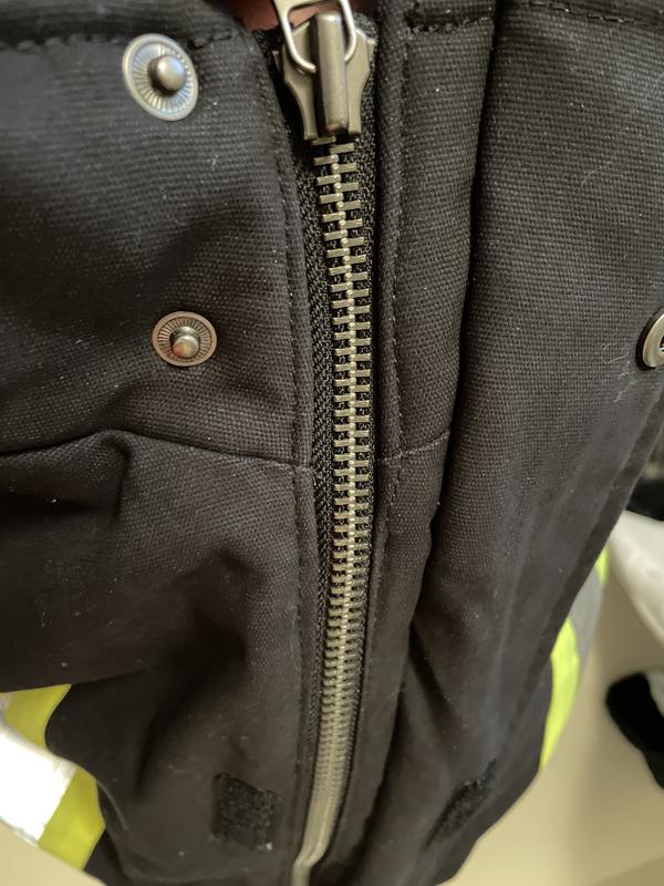 Notice the curve in the zipper! It gets tight here and as a result it is hard to unzip!