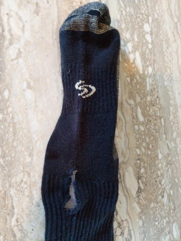 Tear up the front of the sock after normal wear for a month