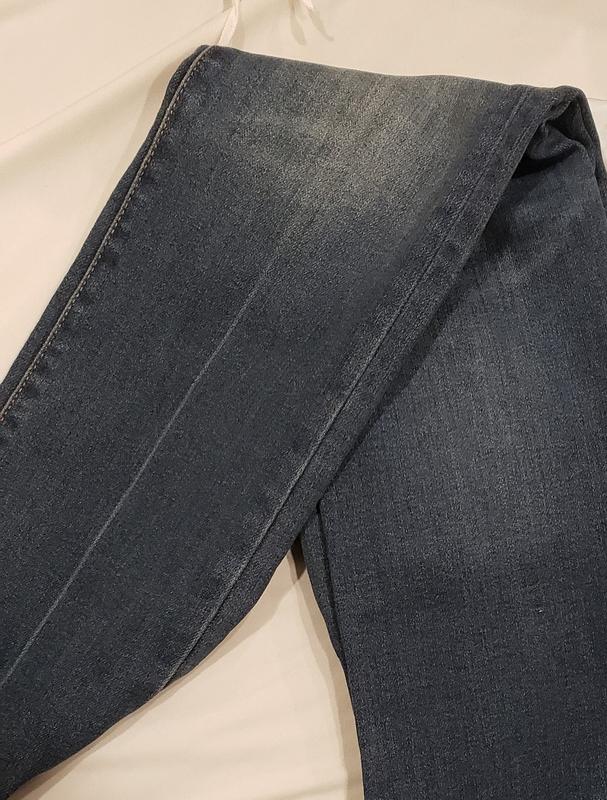 The white line of the pants, so noticable when wearing them...