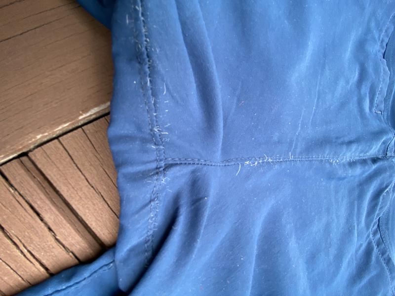 See the broken bits of elastic