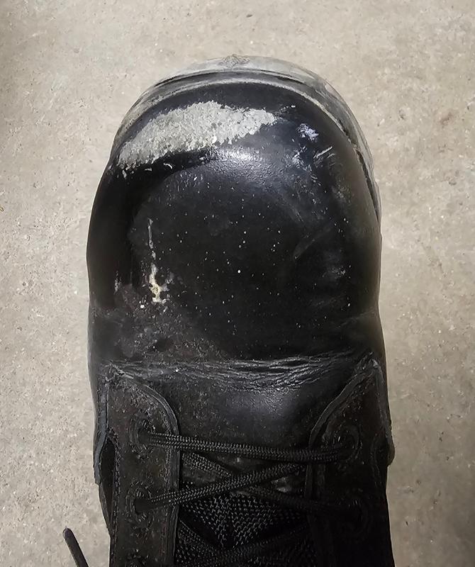 Left toe wear - less than 3 months old