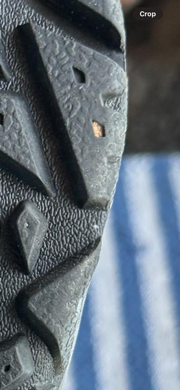 you can see even a bit of wear on the sole, no sure the dirt in the grooves.
