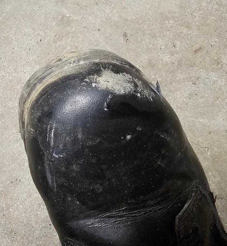 Right toe wear - less than 3 months old