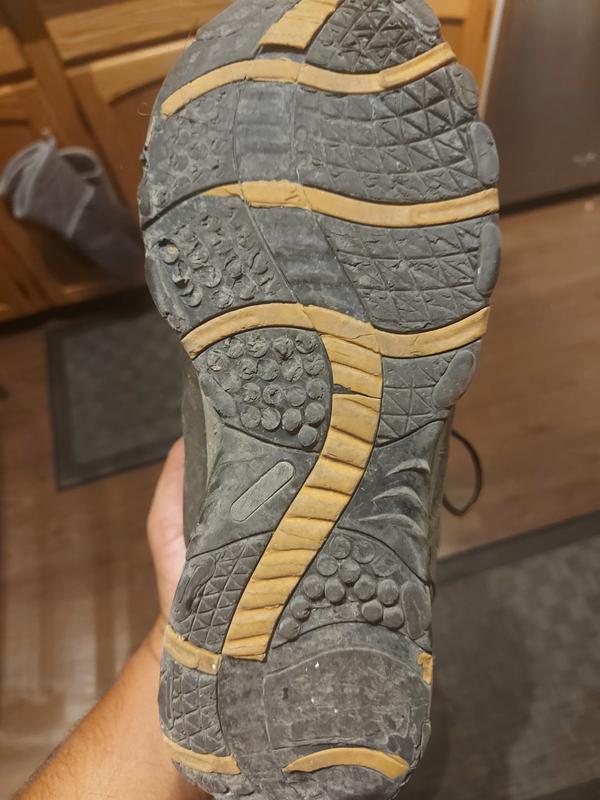 Sole falling a part