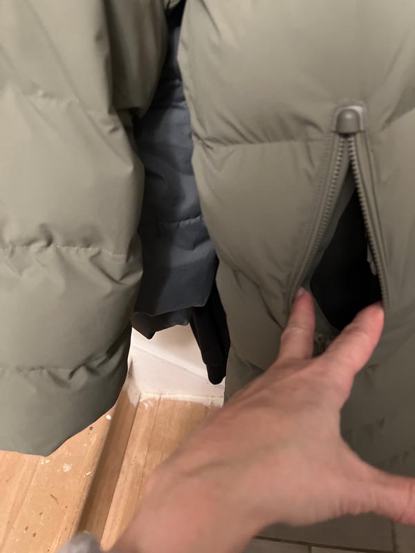 Deep out pocket w zipper