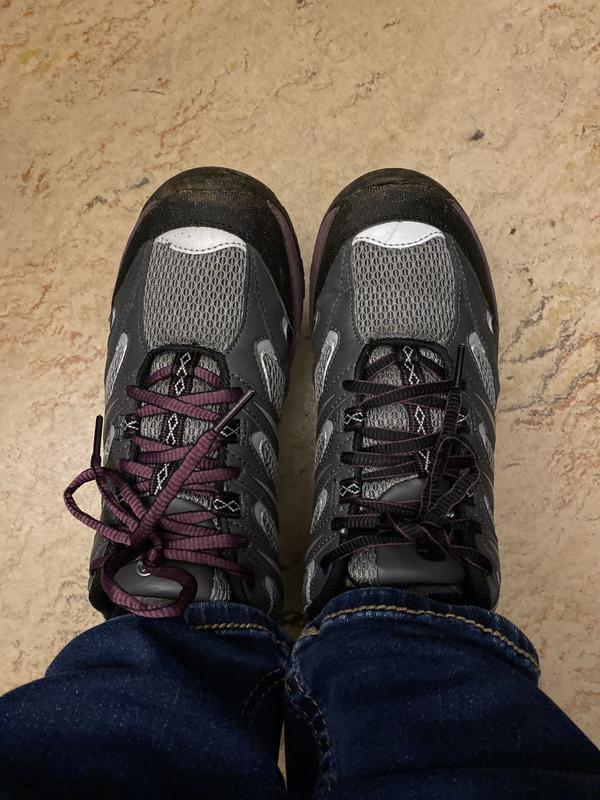 2 colours of laces included!