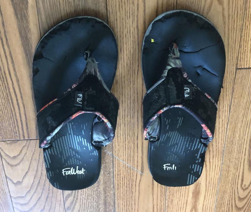 Far West Flip flops craked with a year of purchase