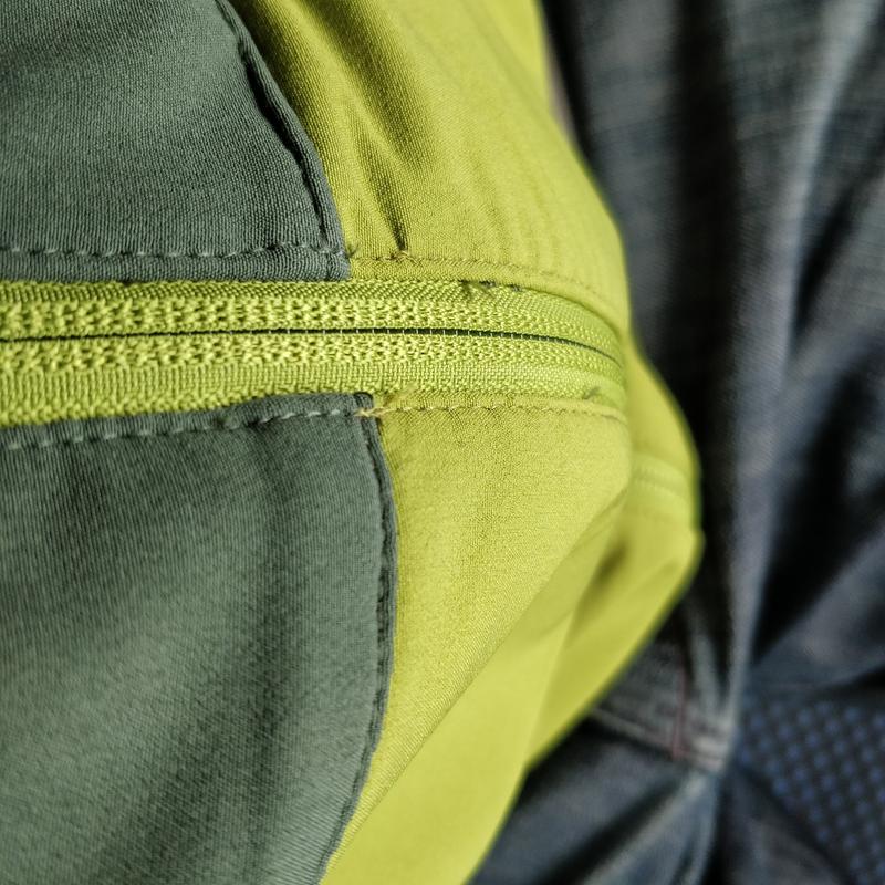 Small fraying of stitches on zipper seams