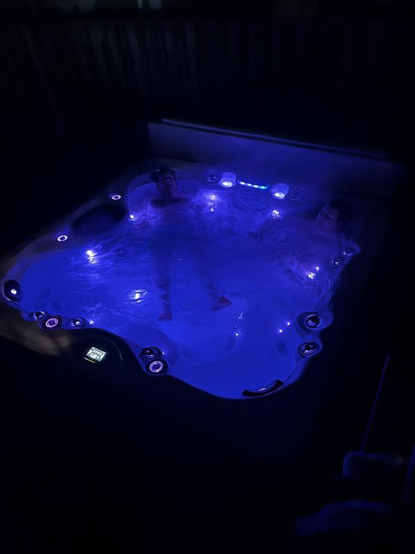 LSX 850 Hot Tub Model from Michael Phelps Legend Series