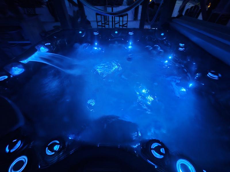 LSX 800 Hot Tub Model from Michael Phelps Legend Series