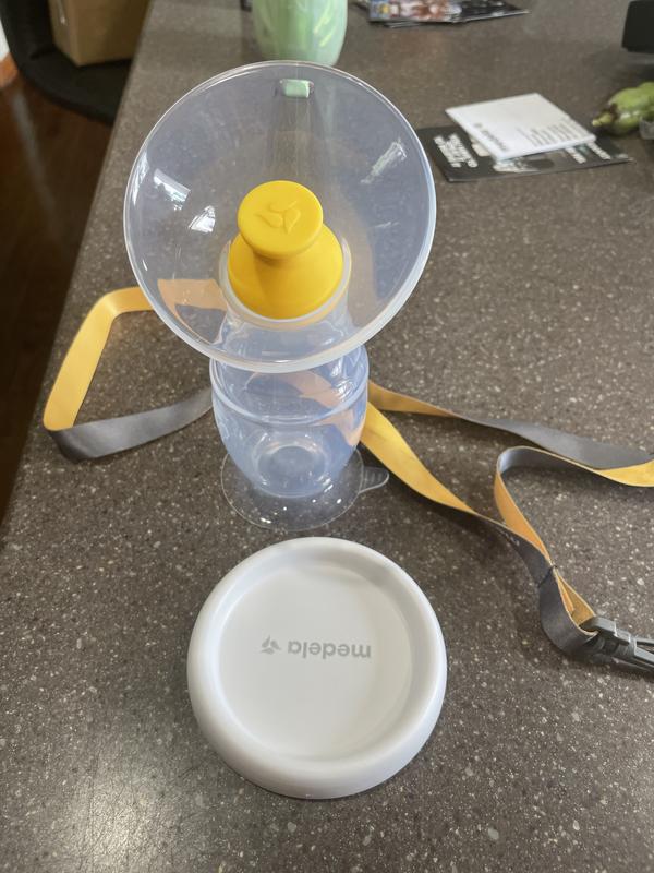 Medela Silicone Breast Milk Collector, Milk Saver with Spill-Resistant  Stopper, Suction Base and Lanyard, 3.4 oz/100 mL : : Baby Products