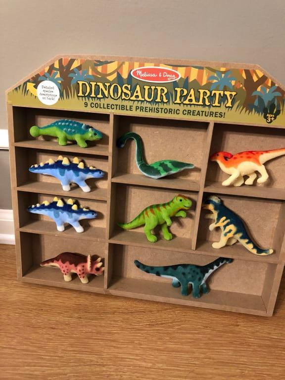 Melissa & doug hot sale dinosaur party playset