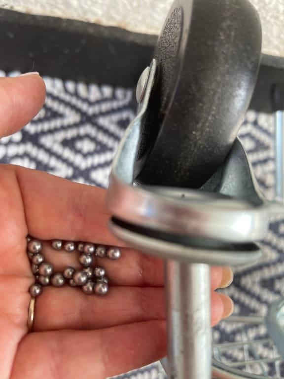 Small balls from front wheel