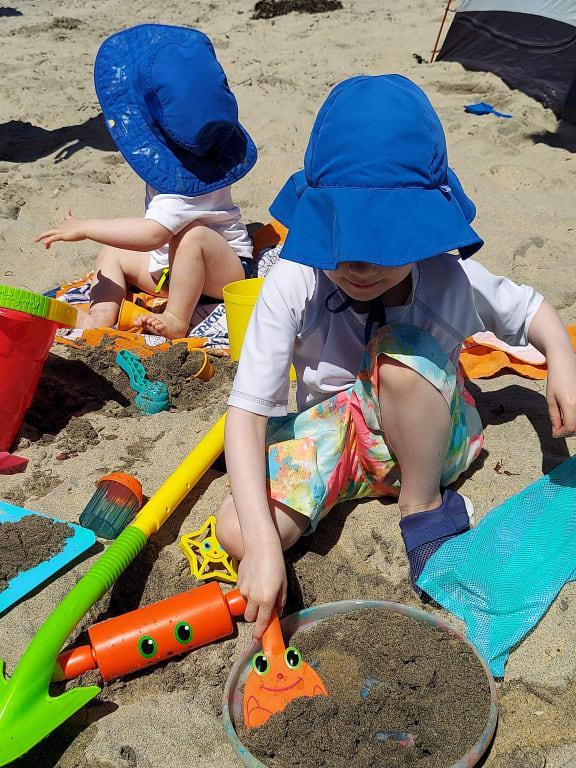 Melissa & Doug 7-Piece Seaside Sidekicks Sand Baking Set