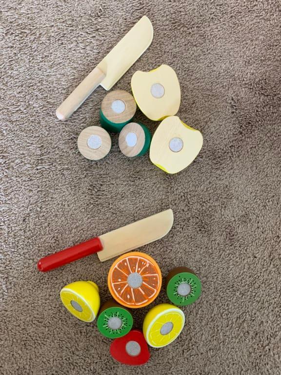 Cutting food vs cutting fruit